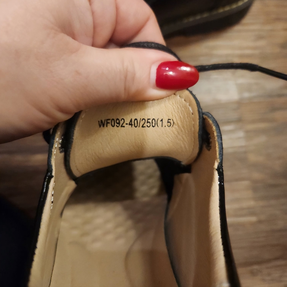 Black Shoes - Picture 4 of 4